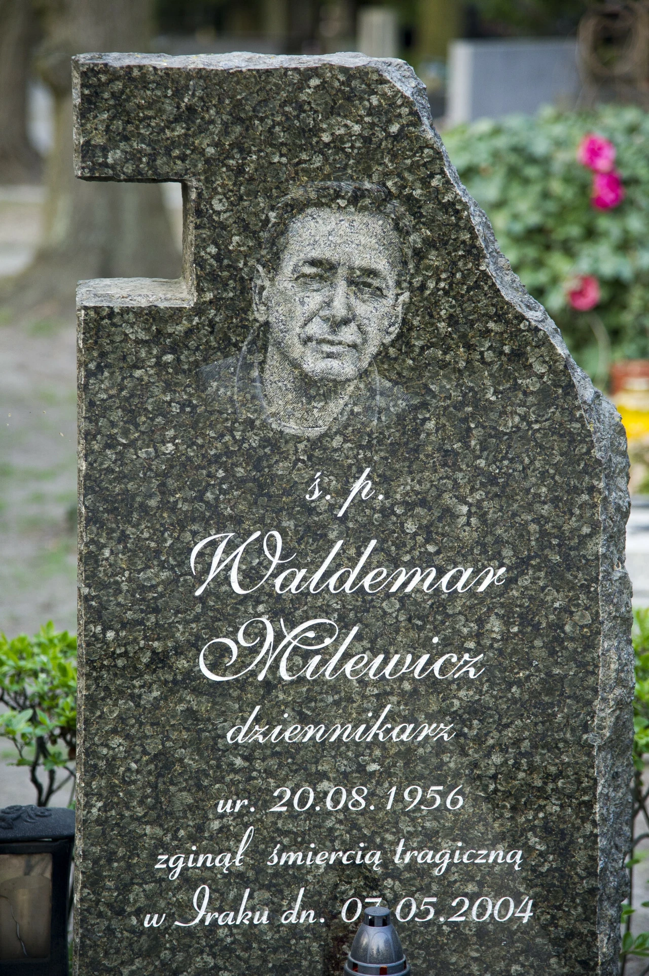 Warszawa Cmentarz Wojskowy na Powązkach, Grób Waldemara Milewicza Warszawa Cmentarz Wojskowy na Powązkach, Grób Waldemara Milewicza