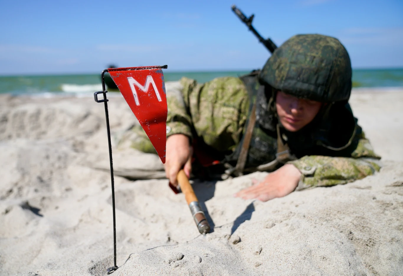 Główny udział w pierwszej fazie ćwiczeń przypadł pododdziałom inżynieryjnym i saperskim, które przygotowywały linie obrony i drogi podejścia do brzegu.