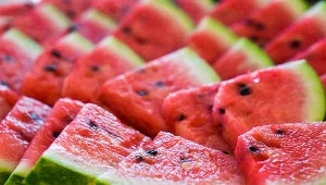 Arbuz zawiera przeszło 90 proc wody - świetnie nawadnia, dostarcza też witamin