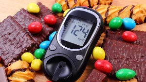 Przecukrzenie nie zawsze jest spowodowane złą dietą. Przyczyny hiperglikemii mogą leżeć w innych chorobach, np. hormonalnych