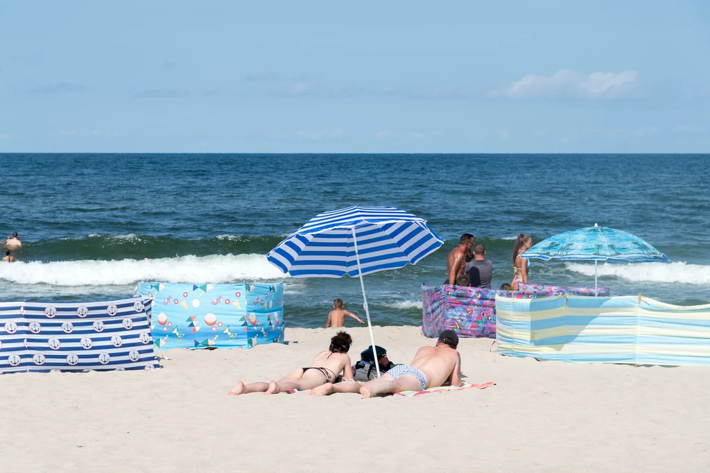 Lista plażowych grzechów Polaków jest długa, a przecież każdy marzy o spokojnym wypoczynku na urlopie
