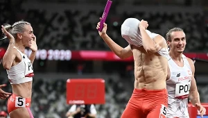 Polska sztafeta mieszana 4x400 metrów w strojach byłego już sponsora PKOl. Tokio 2020