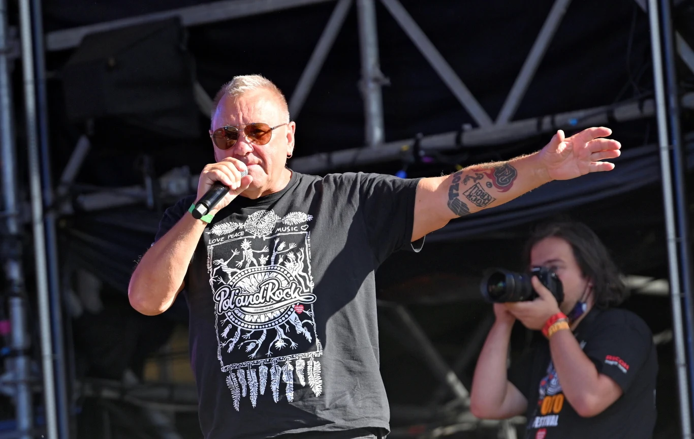 Jurek Owsiak wygłosił tradycyjny apel, który powtórzyli uczestnicy: "To jest mój kawałek ziemi, o który będę dbał i który będę szanował. To jest mój dom, w którym panuje miłość, tolerancja, braterstwo i przyjaźń. Tak mi dopomóż rock'n'roll" Jurek Owsiak wygłosił tradycyjny apel, który powtórzyli uczestnicy: "To jest mój kawałek ziemi, o który będę dbał i który będę szanował. To jest mój dom, w którym panuje miłość, tolerancja, braterstwo i przyjaźń. Tak mi dopomóż rock'n'roll"