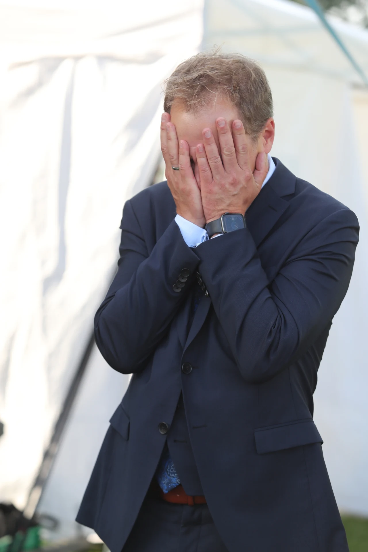 Według relacji portalu Zyciepabianic.pl organizator imprezy, lider pabianickiego KOD-u Janusz Nagiecki, stwierdził, że spotkanie z prezydentem to "wisienka na torcie" wszystkich spotkań „Latającego Uniwersytetu KD” organizowanych w Pabianicach. Macieja Stuhra nazwał zaś "perłą polskiego aktorstwa", wprowadzając aktora w niemałe zakłopotanie.