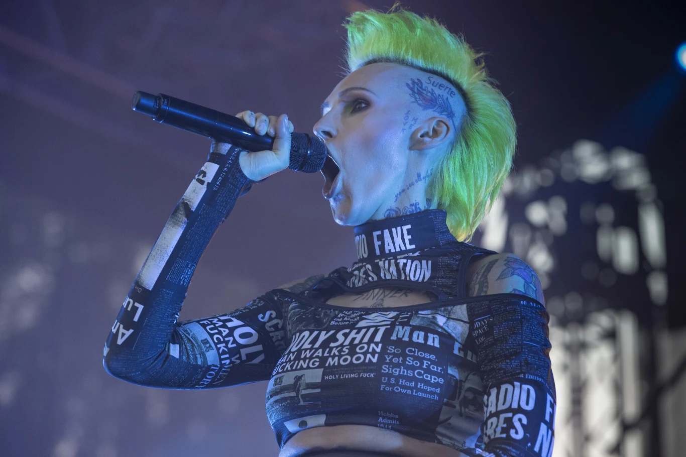 Agnieszka Chylińska jest jedną z największych gwiazd polskiej piosenki. Agnieszka Chylińska jest jedną z największych gwiazd polskiej piosenki.