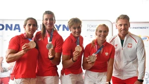 Srebrna ekipa z Tokio już w Warszawie. Od lewej: Maria Sajdak, Marta Wieliczko, Katarzyna Zillmann, Agnieszka Kobus-Zawojska i trener Jakub Urban 