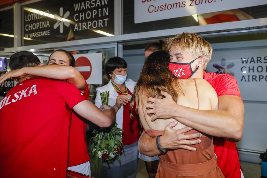 Powrót polskich wioślarek. Powitanie na Okręciu Powrót polskich wioślarek. Powitanie na Okręciu