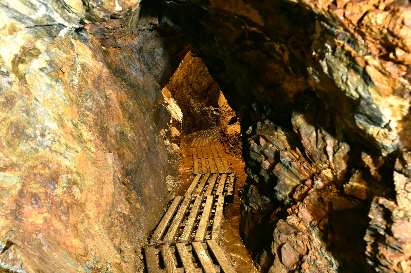 Kopalnia jest udostępniona do zwiedzania tylko w sezonie od maja do września. W pozostałych miesiącach wstęp jest możliwy, ale trzeba umawiać się indywidualnie.