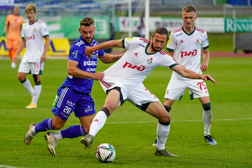 Grzegorz Krychowiak (w białym stroju) Grzegorz Krychowiak (w białym stroju)