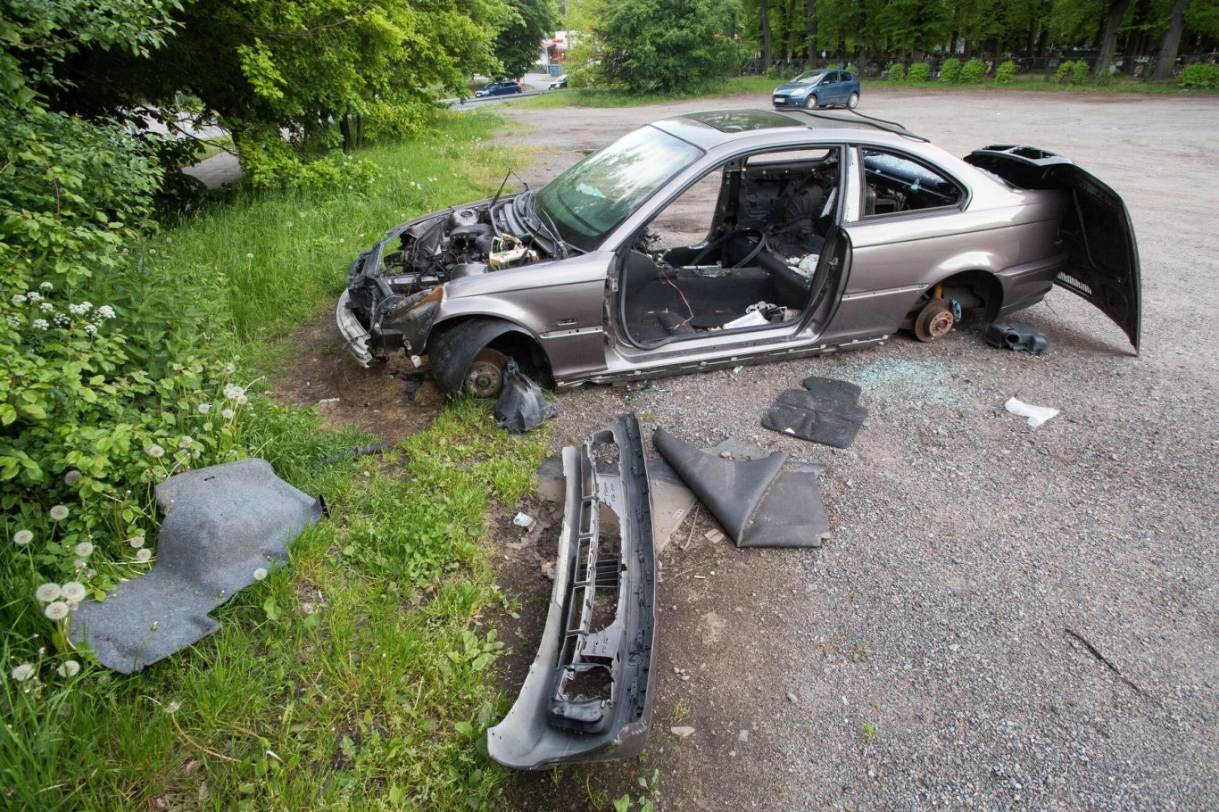 Wraki aut to poważny problem polskich miast Wraki aut to poważny problem polskich miast