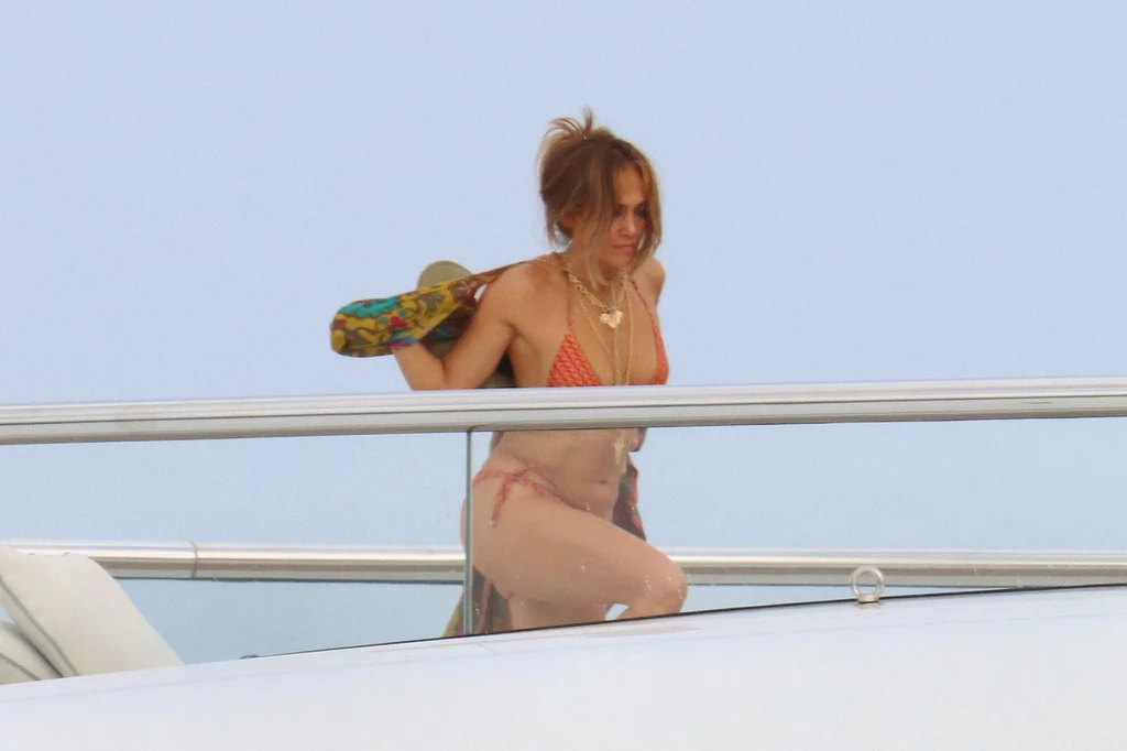 Jennifer Lopez na jachcie podczas urlopu we Francji 
