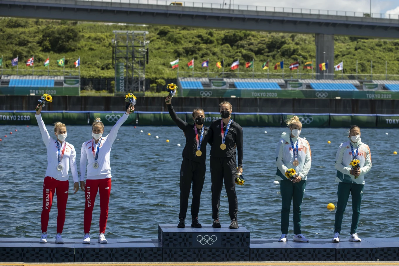 Karolina Naja i Anna Puławska