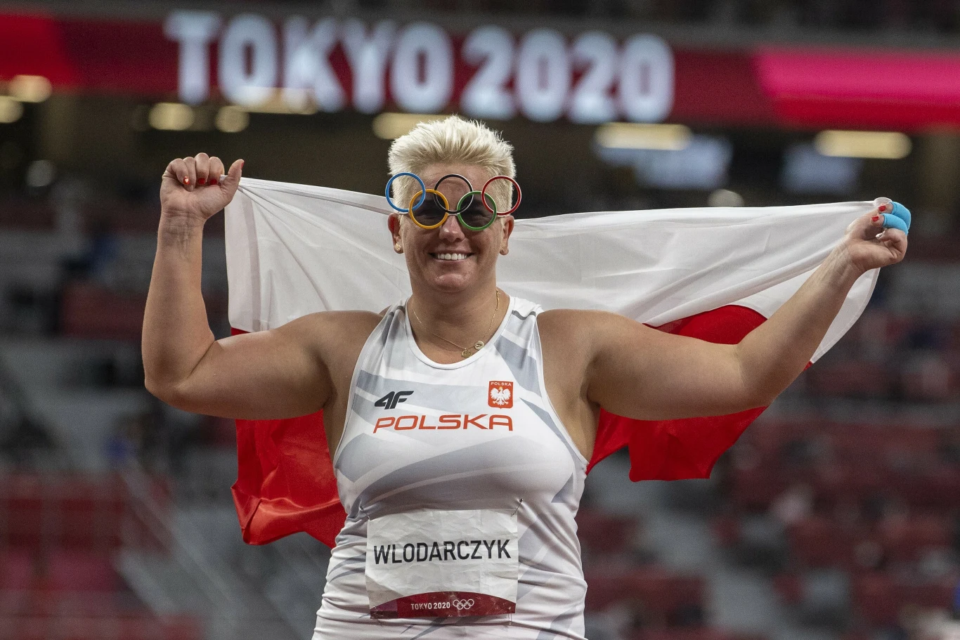 Anita Włodarczyk nie musi już nikogo przekonywać co do swojej ogromnej klasy sportowej. Polska mistrzyni zdaje się chwilami rywalizować nie tyle z rywalkami, co sama z sobą oraz... sportową historią. W tym roku Włodarczyk wygrała tę walkę, zapisując się w kronikach jako pierwsza lekkoatletka, która trzy razy z rzędu zdobyła olimpijskie złoto w tej samej konkurencji.