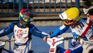 Tam chyba rozbili bank. Duże pieniądze na kontrakty