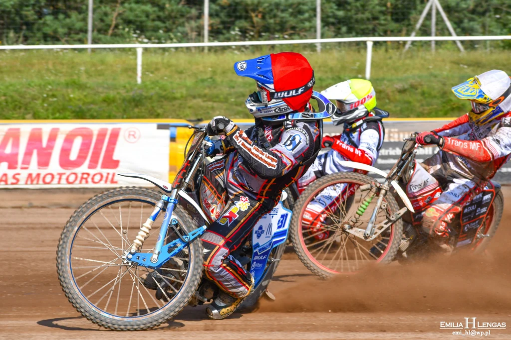 Max Dilger na pierwszym planie. W tle Kai Huckenbeck (żółty) i Valentin Grobauer (biały) Max Dilger na pierwszym planie. W tle Kai Huckenbeck (żółty) i Valentin Grobauer (biały)