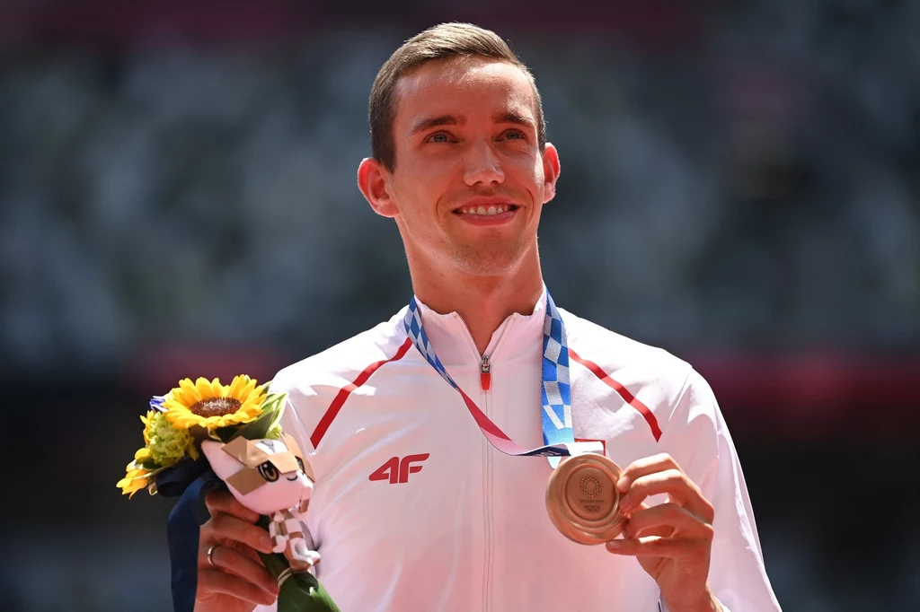 Patryk Dobek z medalem olimpijskim Patryk Dobek z medalem olimpijskim