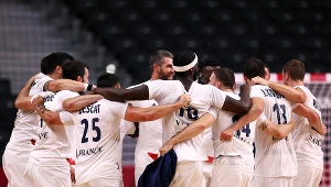 Francuscy szczypiorniści świętujący awans do finału