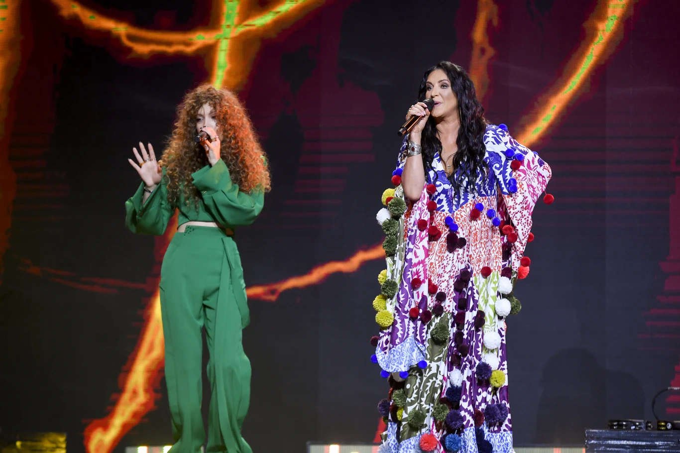 14-letnia Viki Gabor to obecnie jedna z najpopularniejszych młodych wokalistek w Polsce. 14-letnia Viki Gabor to obecnie jedna z najpopularniejszych młodych wokalistek w Polsce.