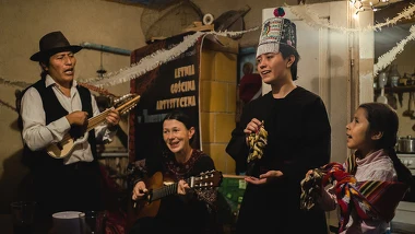 Teatr na dwóch krańcach świata