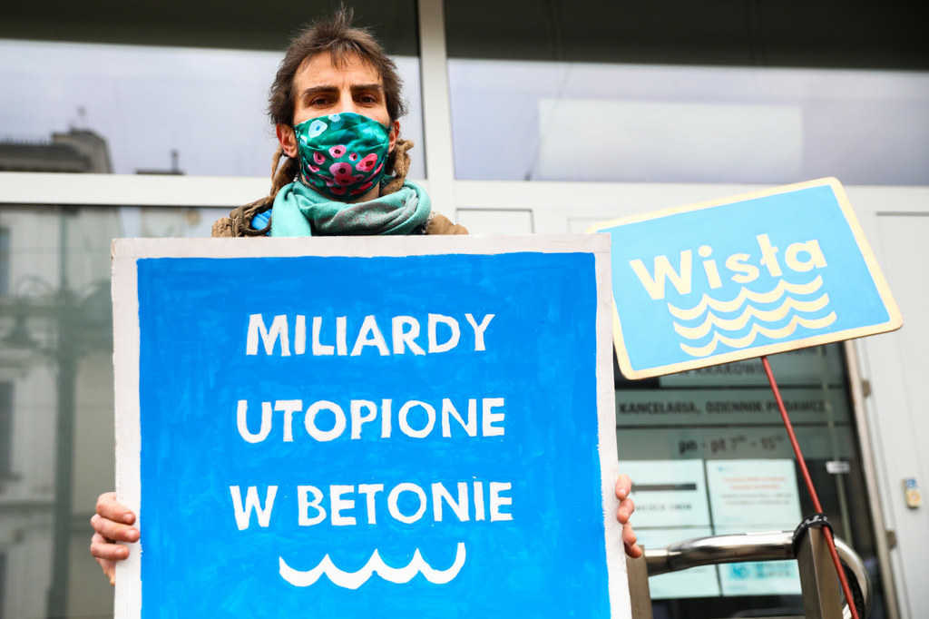 Marcowy protest przeciwko budowie tamy w Siarzewie.