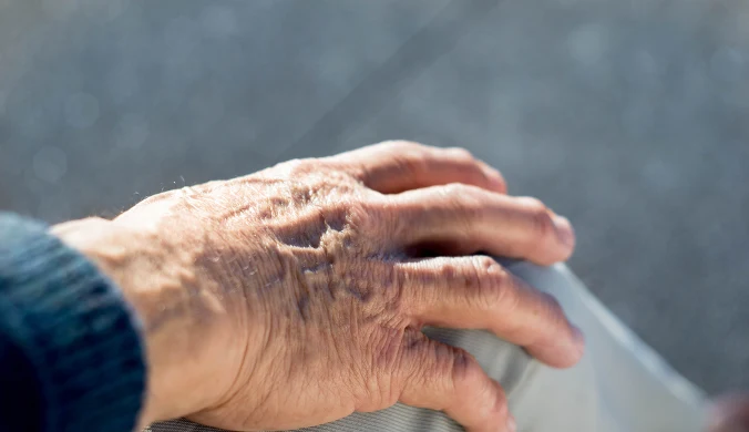 Opiekuje się seniorami. "Nie są dla mnie niekumatymi dziadkami"