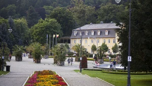 Kudowa Zdrój - to m.in. do tego uzdrowiska można wyjechać na leczenie sanatoryjne. 