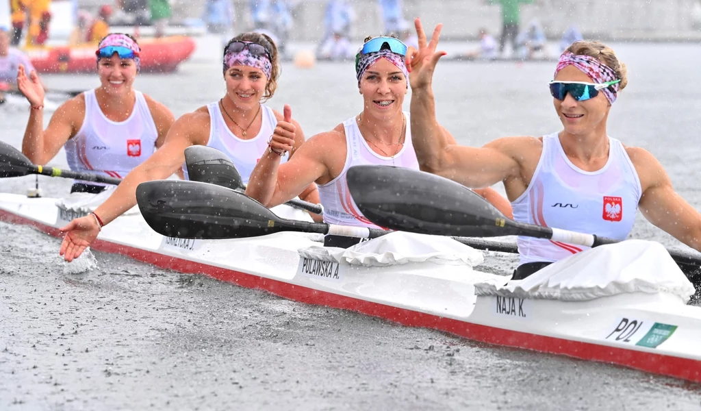 Polskie kajakarski - Karolina Naja, Anna Puławska, Justyna Iskrzycka i Helena Wiśniewska po zdobyciu medalu olimpijskiego w Tokio. W zmienionym składzie osada K-4 ma wielkie szanse w Paryżu Polskie kajakarski - Karolina Naja, Anna Puławska, Justyna Iskrzycka i Helena Wiśniewska po zdobyciu medalu olimpijskiego w Tokio. W zmienionym składzie osada K-4 ma wielkie szanse w Paryżu