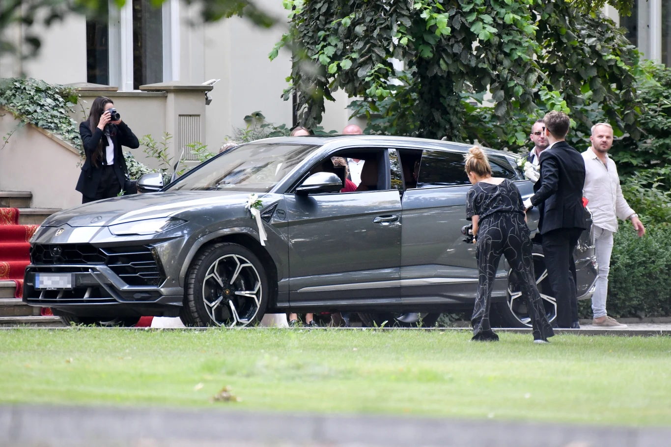 Opozda i Królikowski: samochód pary młodej