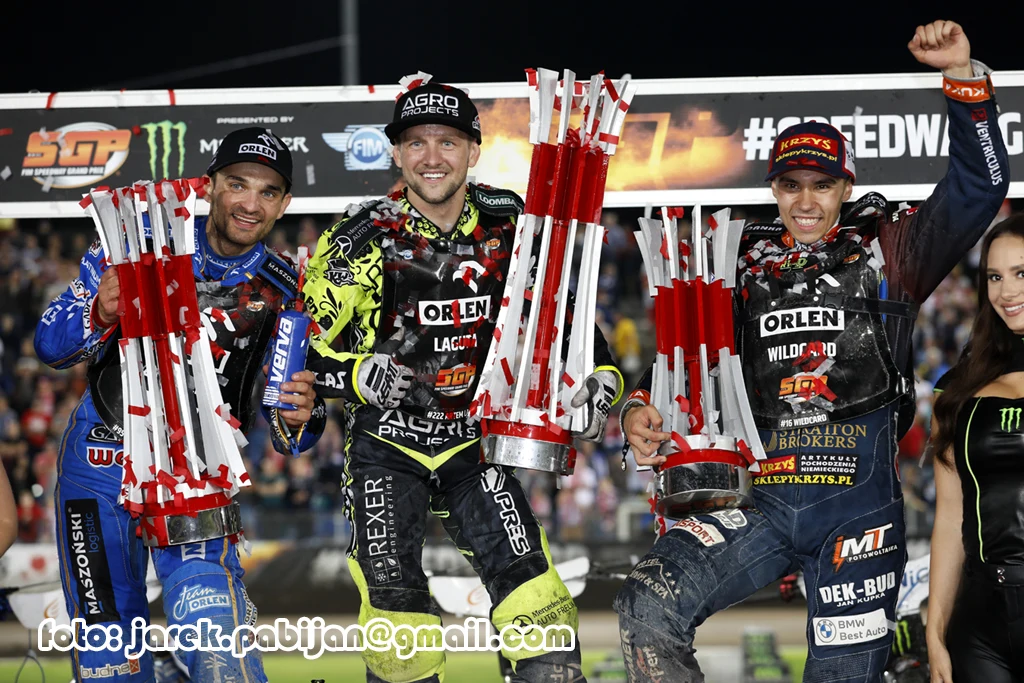 Podium sobotnich zawodów - Bartosz Zmarzlik, Artiom Łaguta i Dominik Kubera