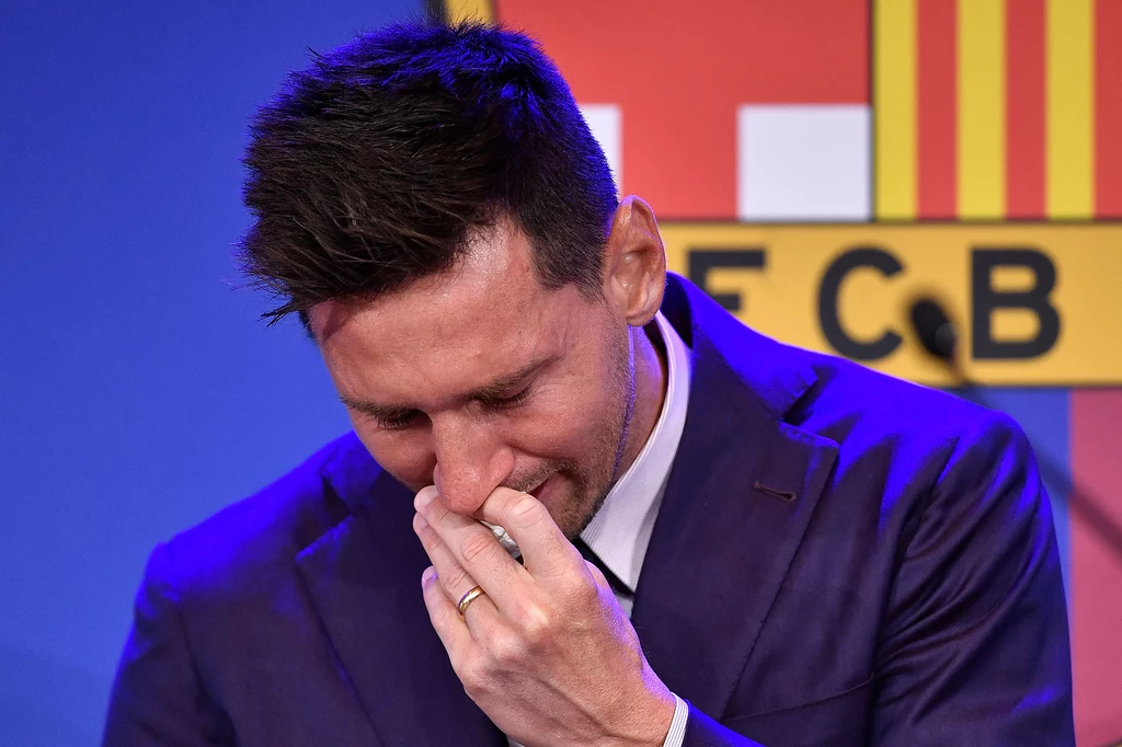 Lionel Messi pożegnał się z Barceloną 8 sierpnia 2021 roku, ale jego traumatyczne odejście ogłoszono dokładnie rok temu Lionel Messi pożegnał się z Barceloną 8 sierpnia 2021 roku, ale jego traumatyczne odejście ogłoszono dokładnie rok temu