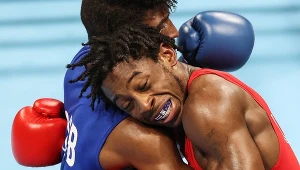 Kubańvczyk Andy Cruz w walce z  Keyshawn Davisem z USA. Tokio 2020