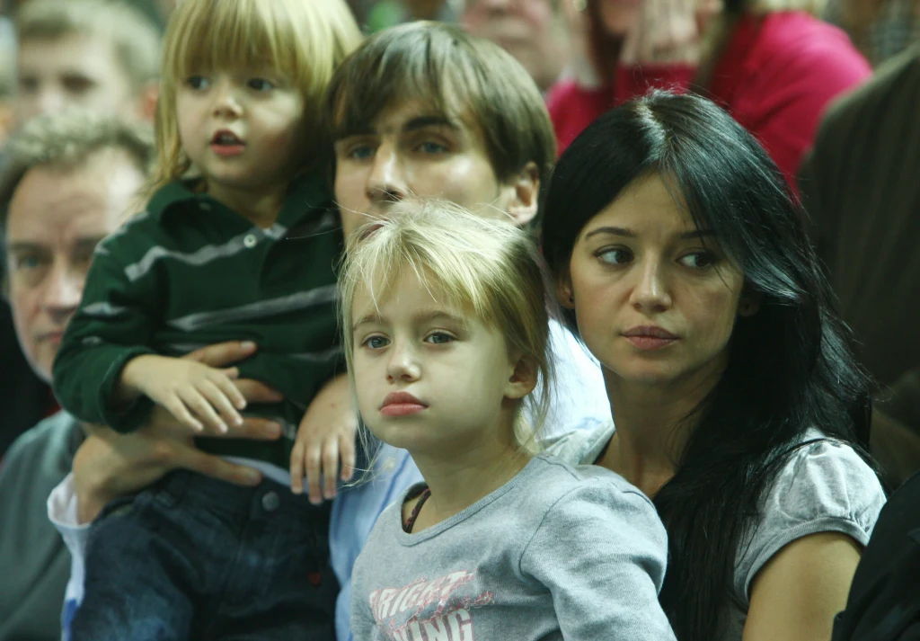 Anna Przybylska, Jarosław Bieniuk i dzieci, Oliwia i Szymon (2009) Anna Przybylska, Jarosław Bieniuk i dzieci, Oliwia i Szymon (2009)