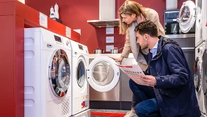 Rekordowe odprawy dostaną pracownicy fabryki, która przenosi się do Polski