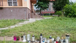 Znicze w miejscu tragicznej interwencji policji