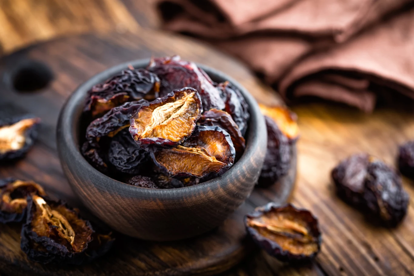 Świeże i suszone śliwki mają nieco inne właściwości