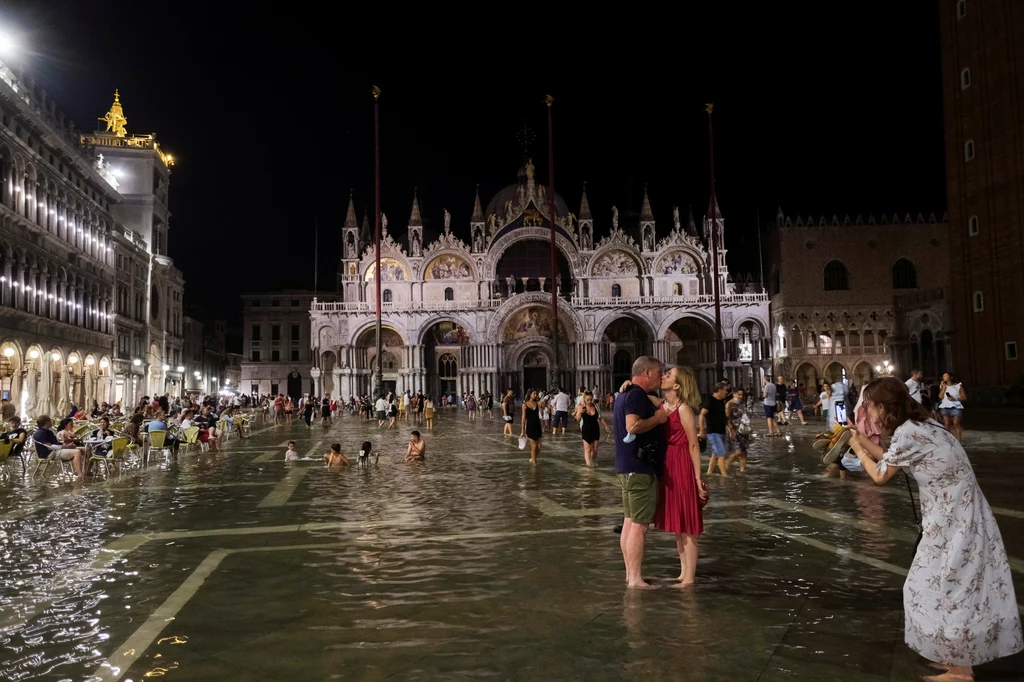 Powodzie w Wenecji o tej porze roku zdarzają się rzadko.