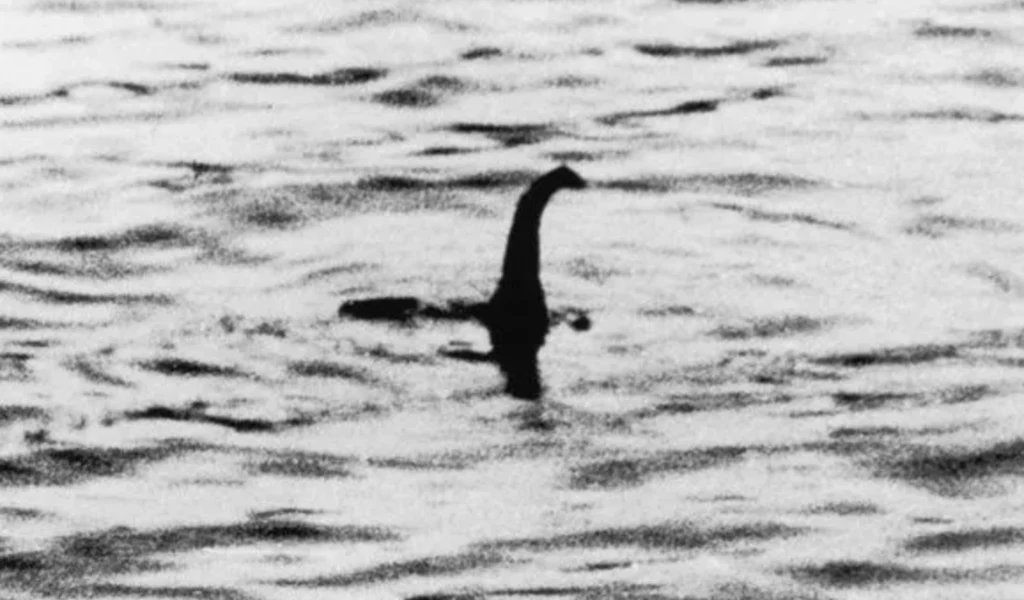 Rzekome zdjęcie Nessie, jakie pojawiło się wiele lat temu na łamach "Daily Mail"