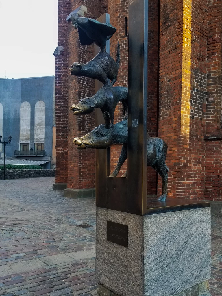 Pomnik Muzykantów z Bremy pojawił się również w Rydze 