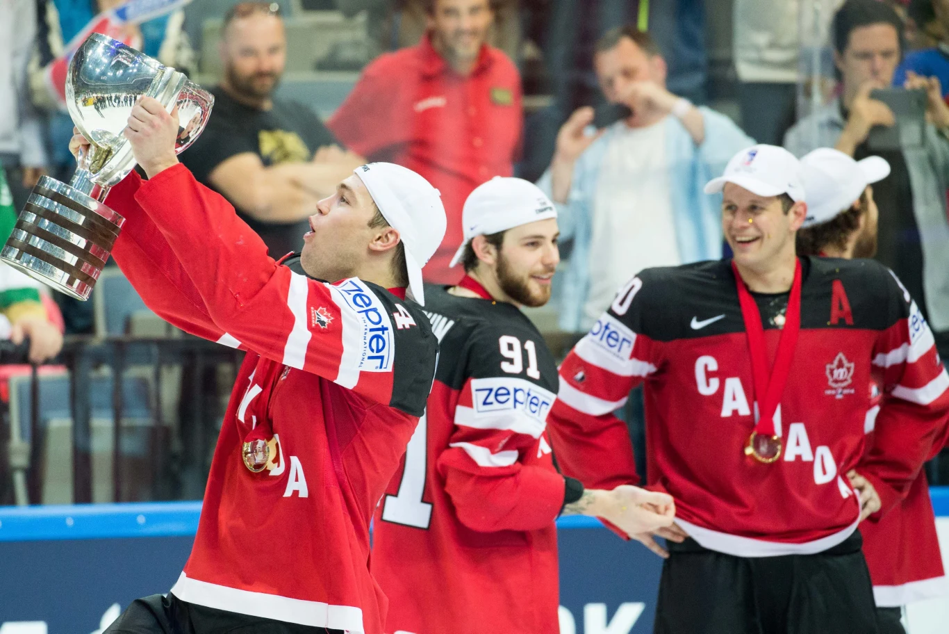 Kanada podczas mistrzostw świata w hokeju na lodzie Kanada podczas mistrzostw świata w hokeju na lodzie