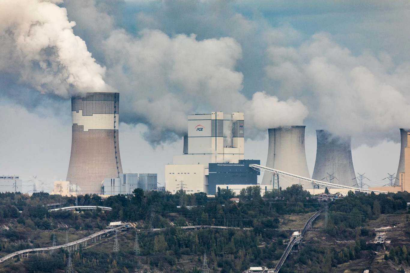 Elektrownia Bełchatów jest elektrownią emitującą najwięcej CO2 na całym świecie.