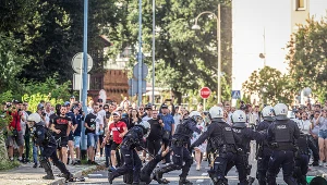 Zamieszki przed komisariatem w Lubinie 