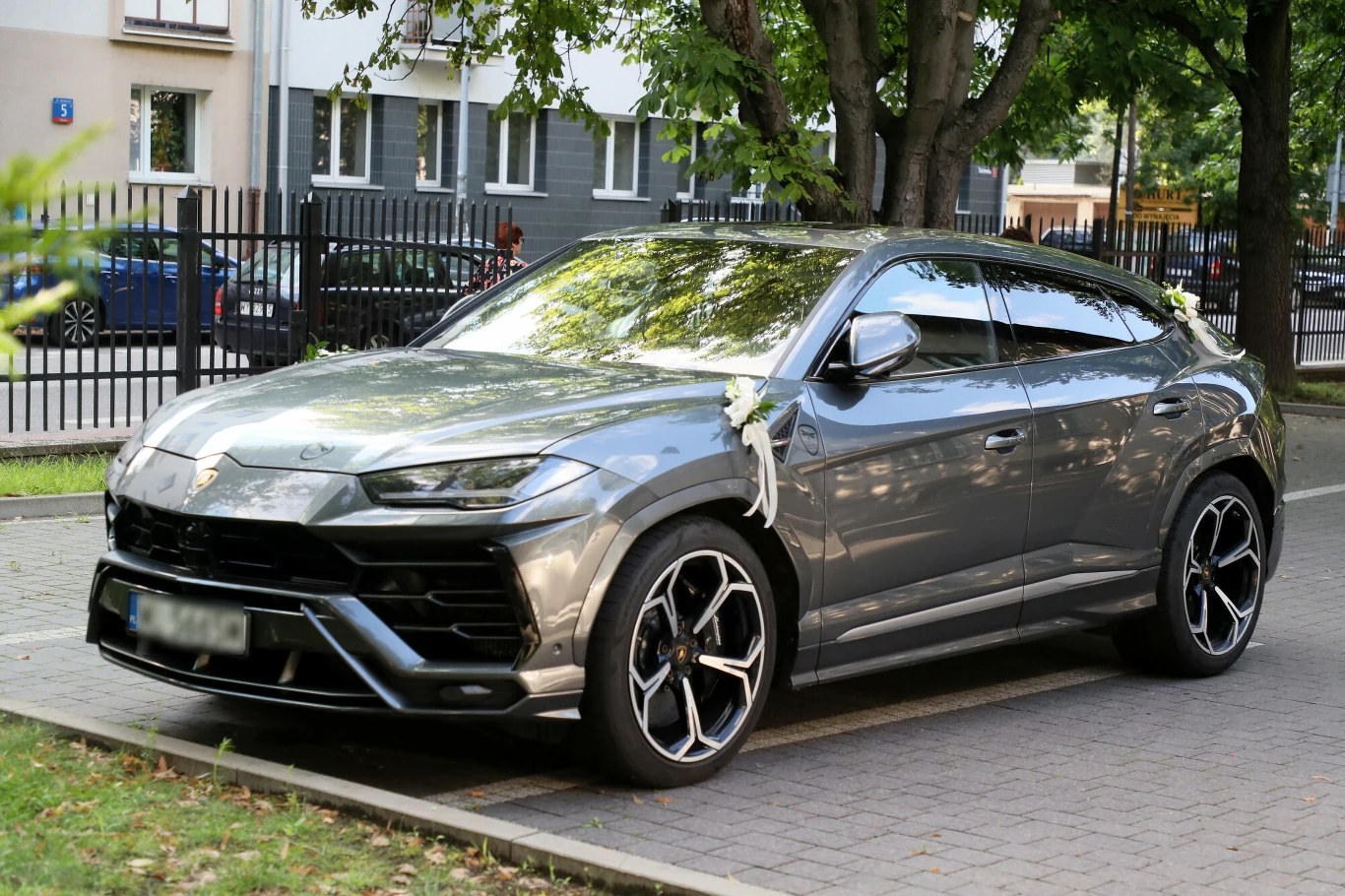 Lamborghini Urus na ślubie Antoniego Królikowskiego i Joanny Opozdy