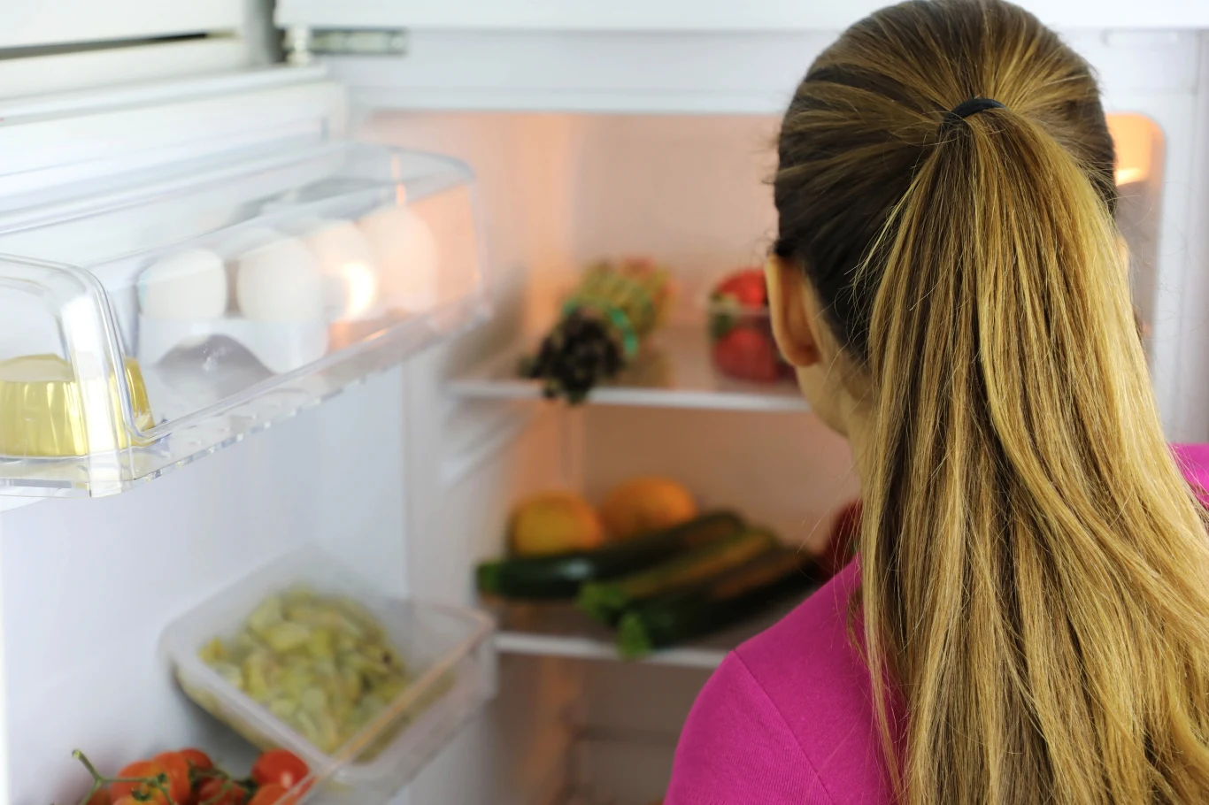 Rachunki za prąd można zmniejszyć, podwyższając temperaturę w lodówce. Rachunki za prąd można zmniejszyć, podwyższając temperaturę w lodówce.
