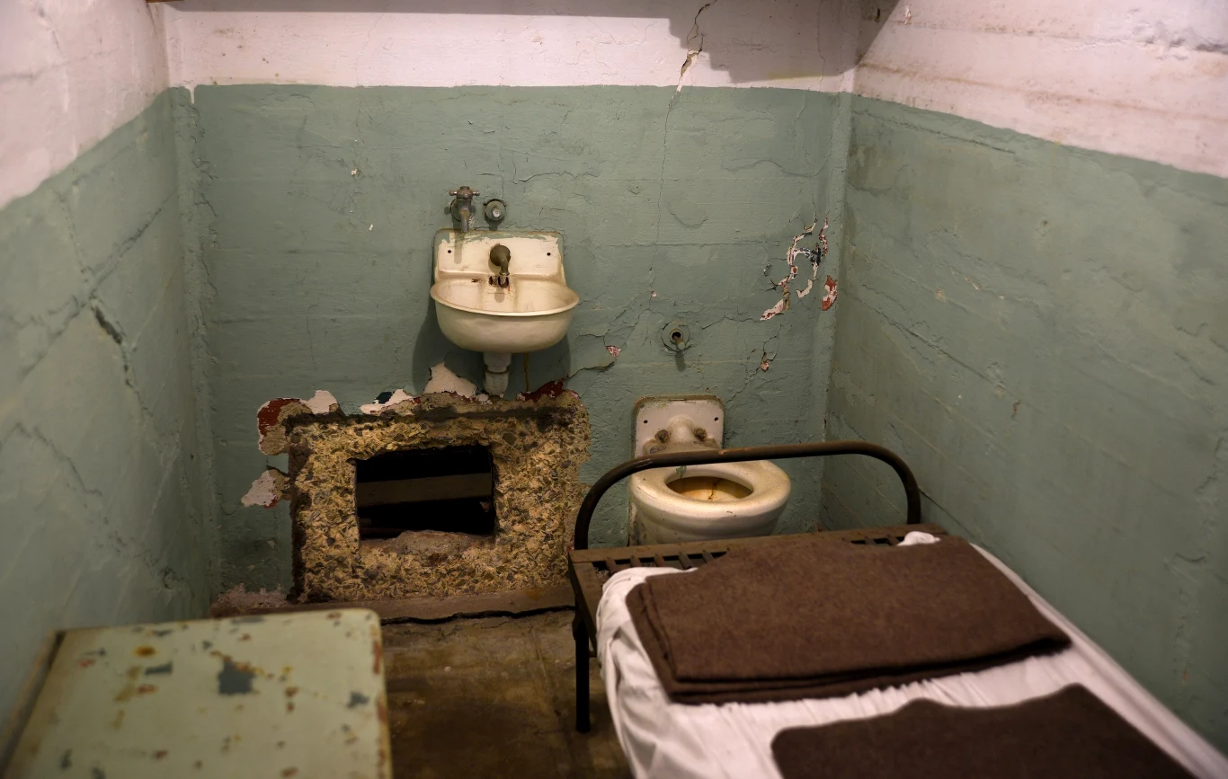 Warunki w Alcatraz - delikatnie mówiąc - nie należały do najlepszych Warunki w Alcatraz - delikatnie mówiąc - nie należały do najlepszych