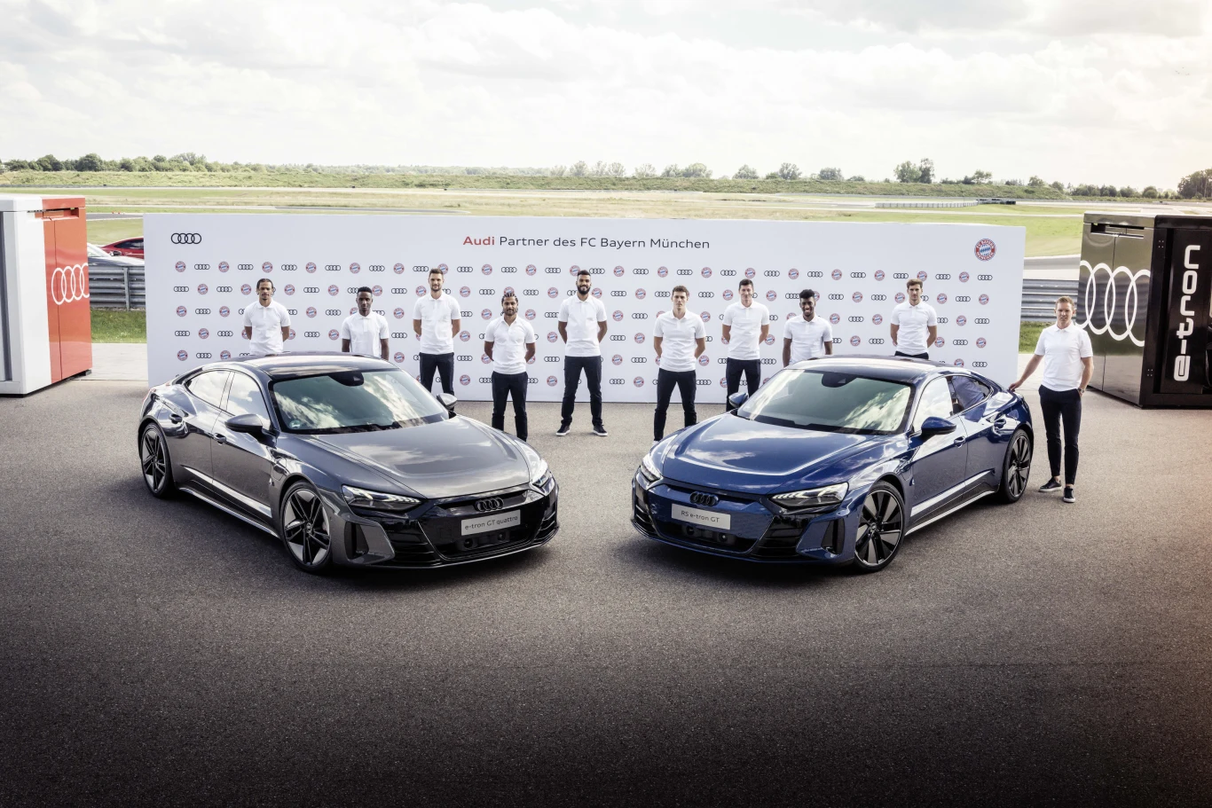 Piłkarze Bayernu, w tym Robert Lewandowski dostali Audi e-tron GT