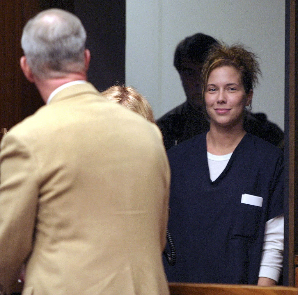 Kim Scott w sądzie w 2004 w trakcie rozprawy o posiadanie narkotyków. Kim Scott w sądzie w 2004 w trakcie rozprawy o posiadanie narkotyków.