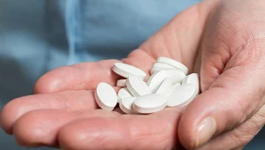 Zalecana z magnezem, na skurcze i lepszy sen. Tę witaminę łatwo przedawkować