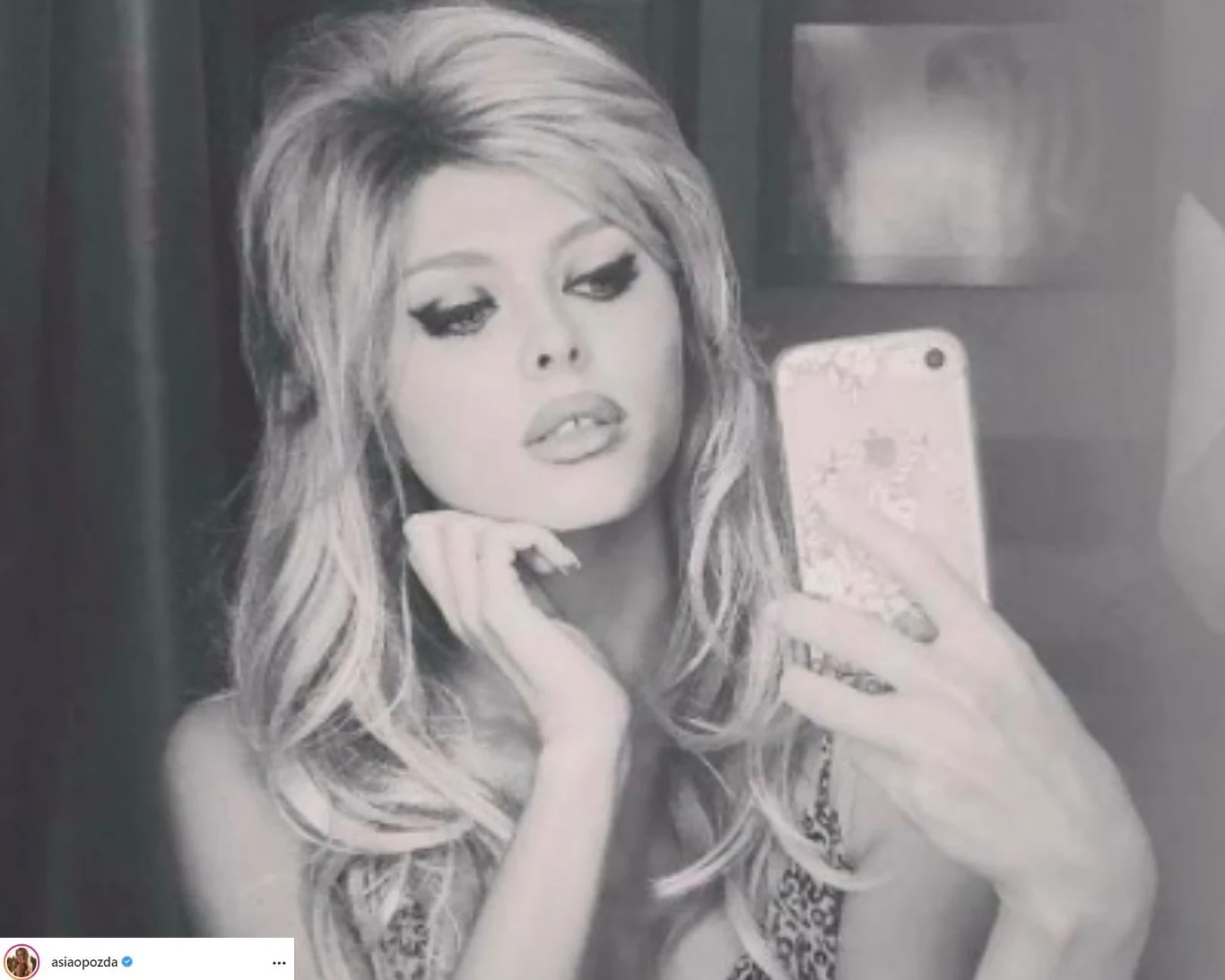 Twórcy zapowiadają, że tytuł pojawi się na ekranach polskich kin jeszcze w 2021 roku, prawdopodobnie jesienią, ale dokładna data premiery nie została jeszcze ujawniona. 

"Brigitte Bardot cudowna" to historia oparta na motywach podróży mitycznego Telemacha w poszukiwaniu ojca; podobnie jak u Homera - pełna spotkań z postaciami mitycznymi. Główny bohater, Adam (w tej roli Kacper Olszewski) mieszka z matką, którą niepokoją funkcjonariusze bezpieki. Ojciec Adama bronił Anglii podczas II wojny światowej i słuch po nim zaginął. Nie wiadomo, czy pozostał tam, czy wrócił do kraju i ukrywa się, by uniknąć prześladowań. Do Adama przychodzą od niego paczki i kartki pocztowe, ale główny bohater, który nigdy nie widział swojego ojca, podejrzewa, że przysyła je ktoś inny.