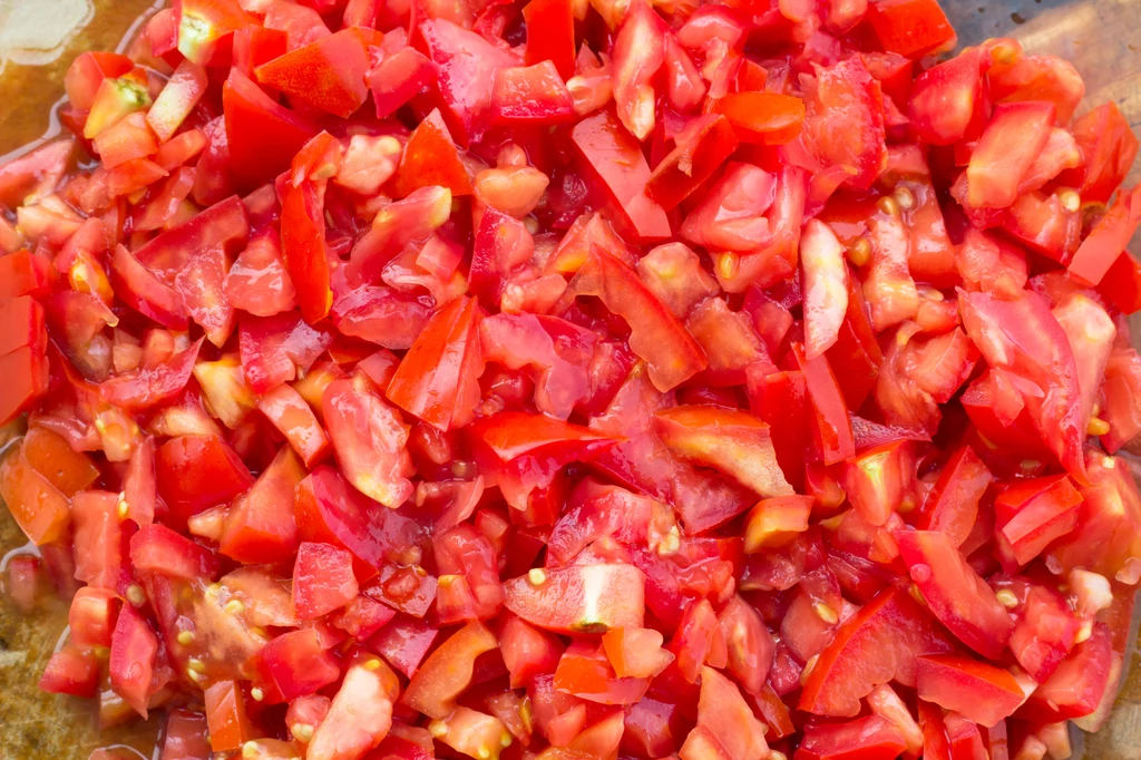 Pomidor jest wyjątkowo uniwersalny, bo pasuje do większości wytrawnych dań