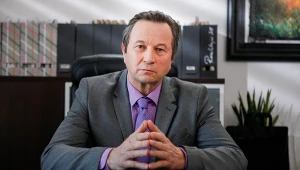 Piotr Cyrwus na planie serialu "Pierwsza miłość"